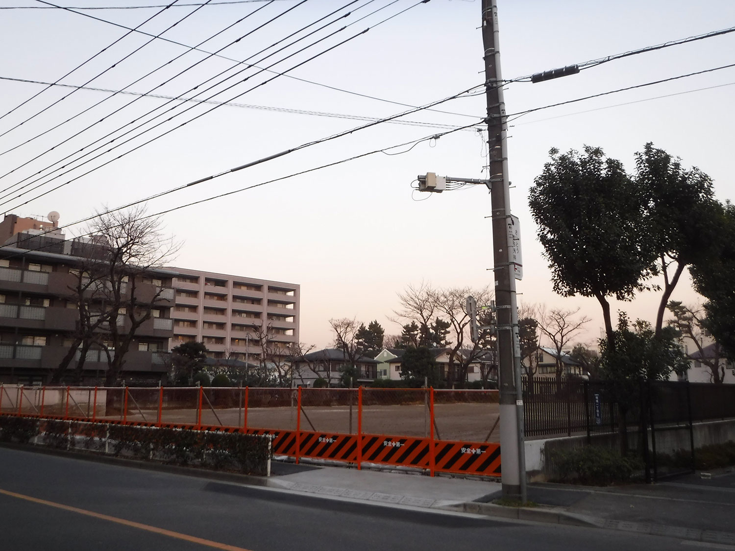 武蔵野市くぬぎ園解体工事 構造：ＲＣ造5階3,084㎡ 工期：平成28年4月1日～平成28年12月15日