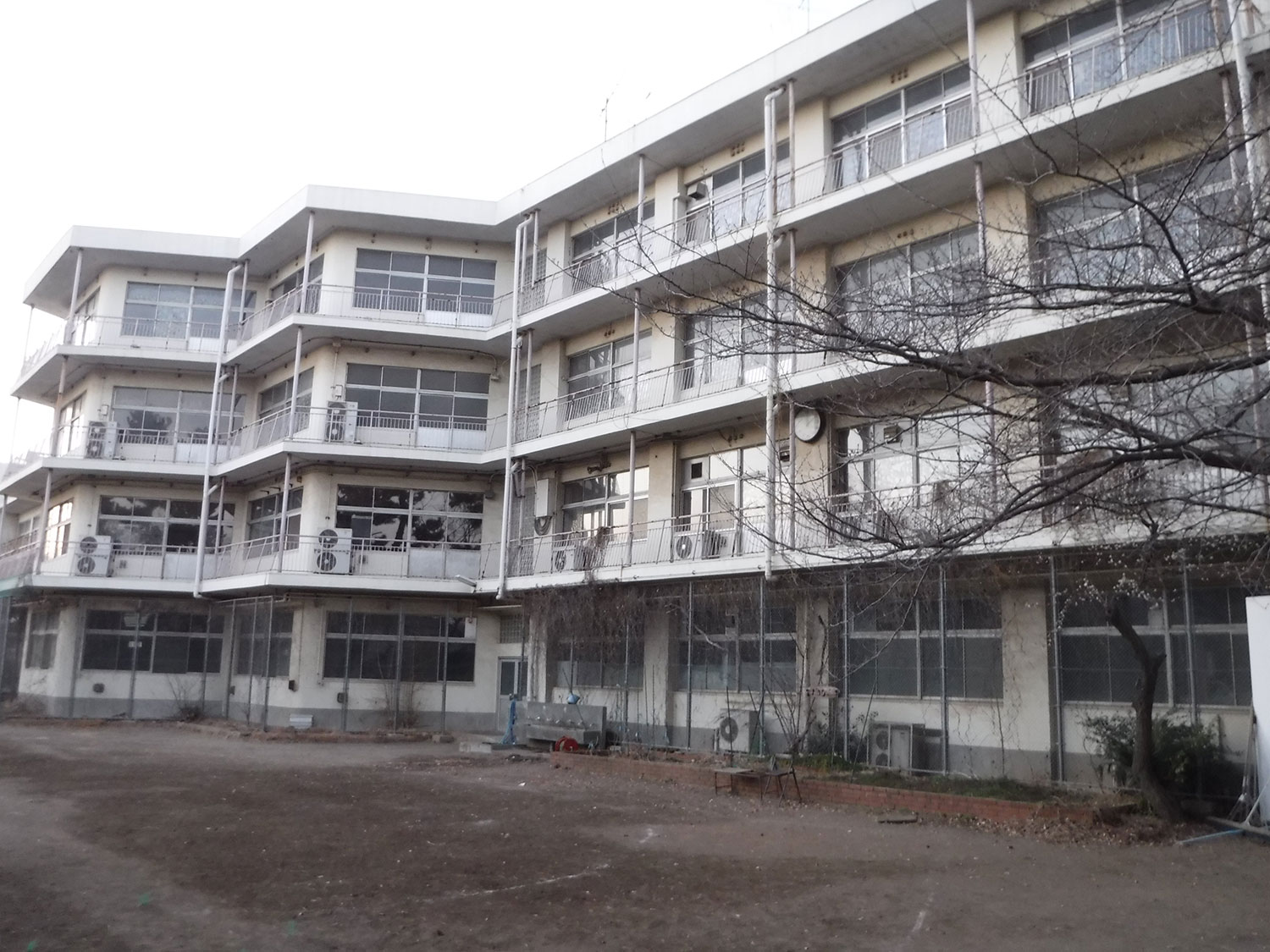 武蔵野市：旧桜堤小学校解体工事 構造：ＲＣ造4階 工期：平成28年12月22日～平成30年1月22日